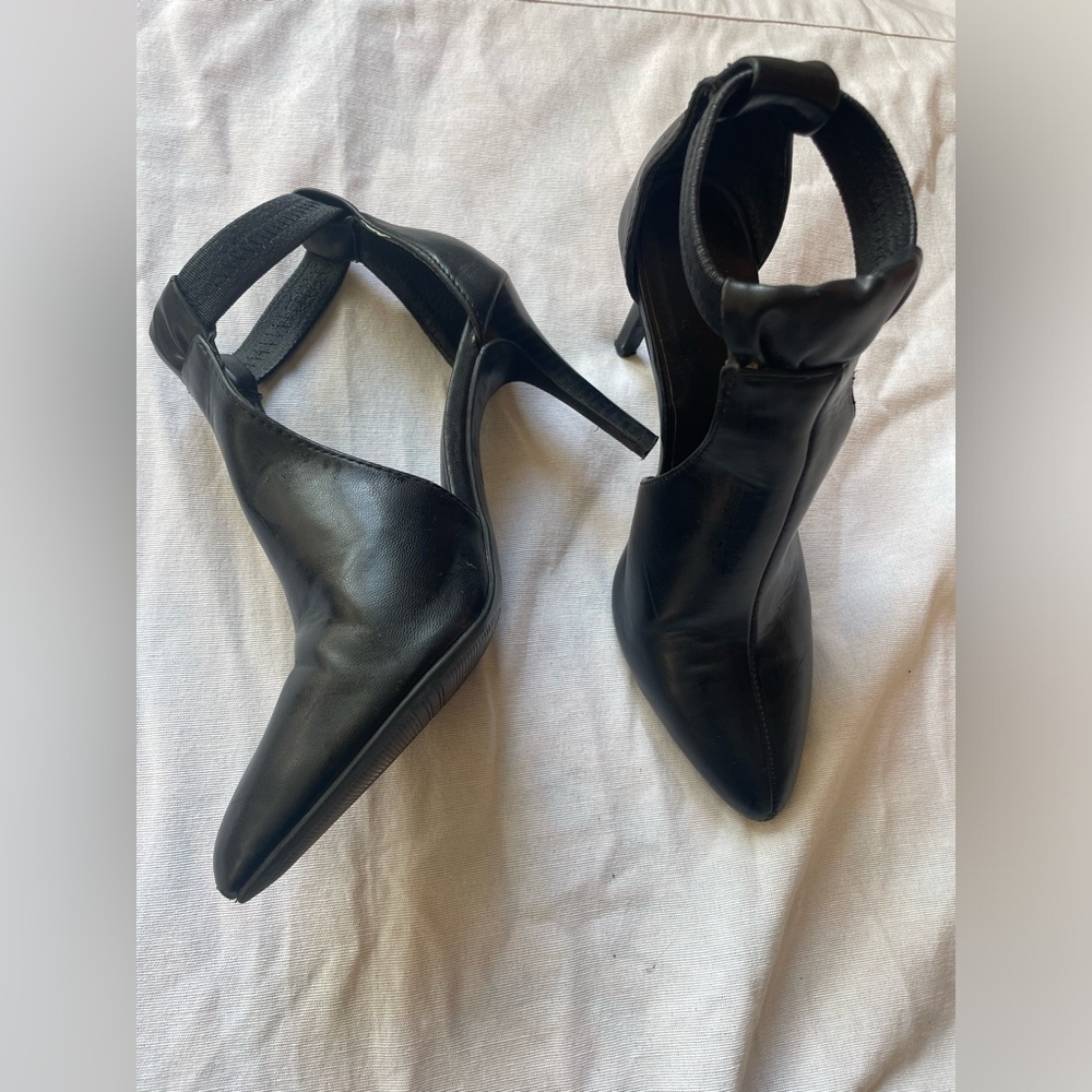 Simply Vera Vera Wang Black Ankle Strap Heels